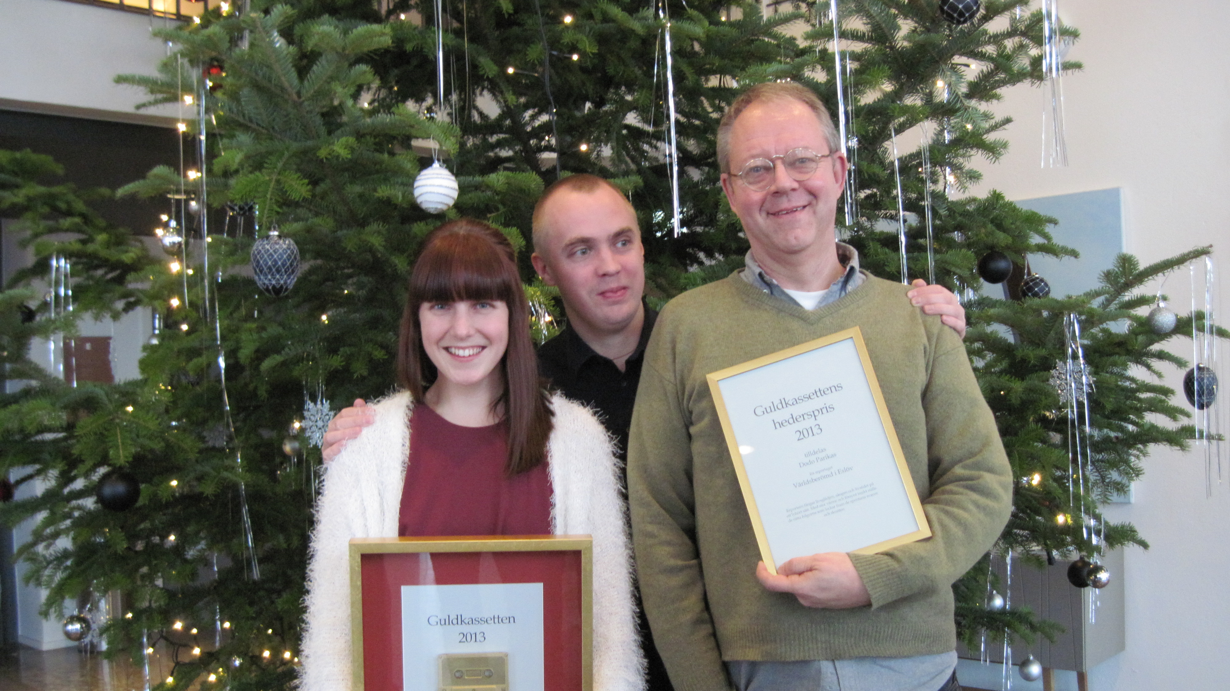 Guldkassettvinnaren 2013 Caroline Gollungberg, prisutdelare Måns Mosesson och hedersprisvinnaren Dodo Parikas.